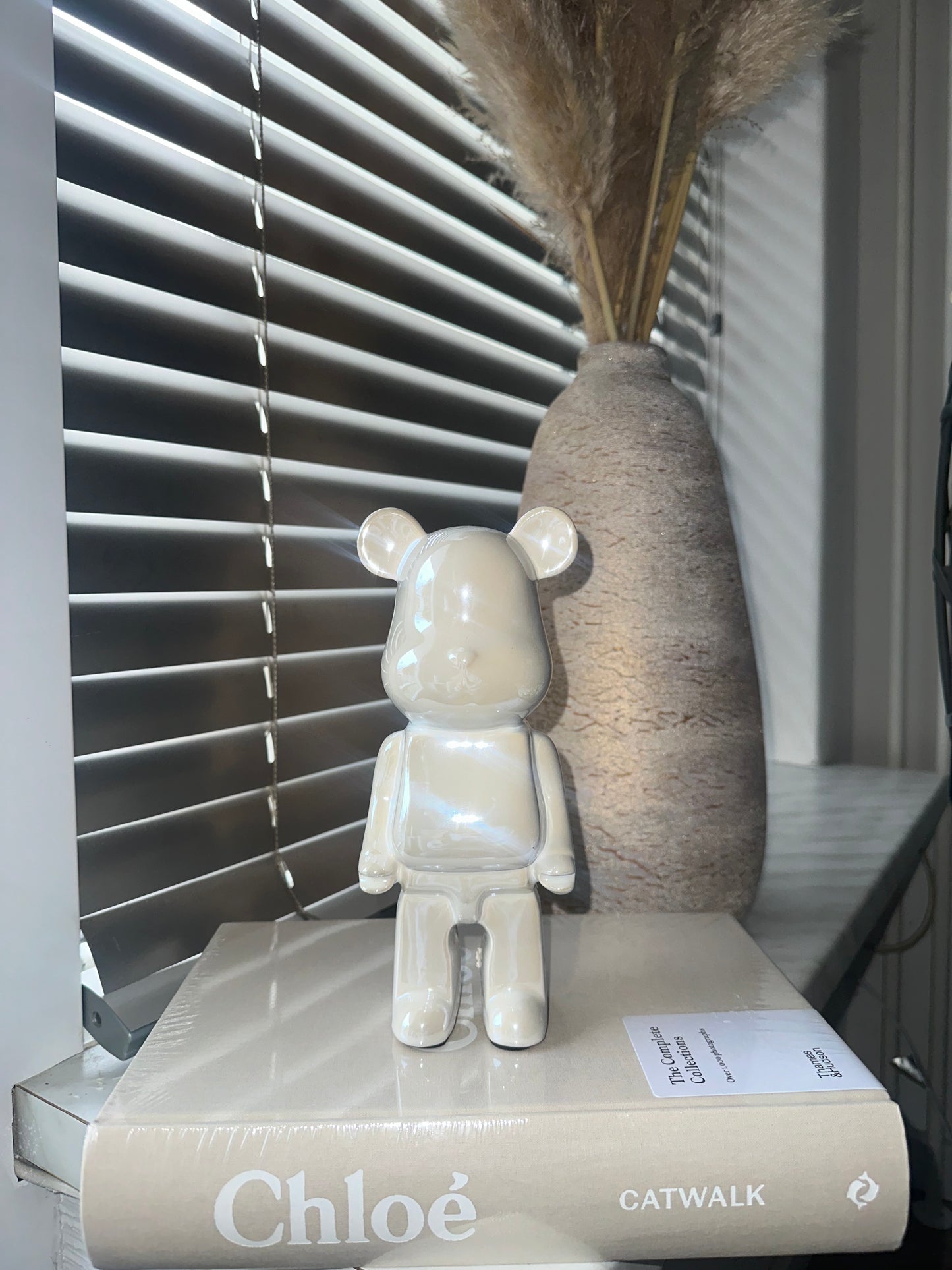 Bear pearl white 22 cm