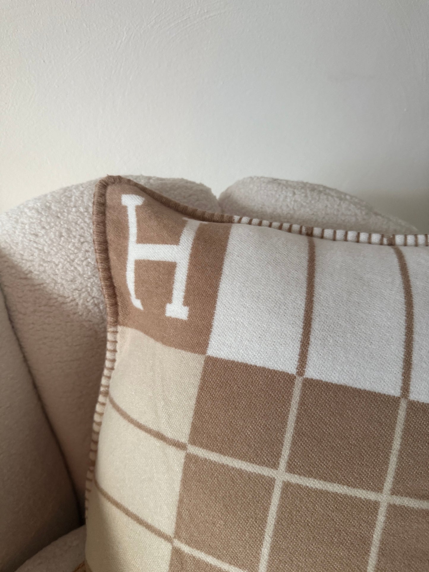 Beige cushion stripe