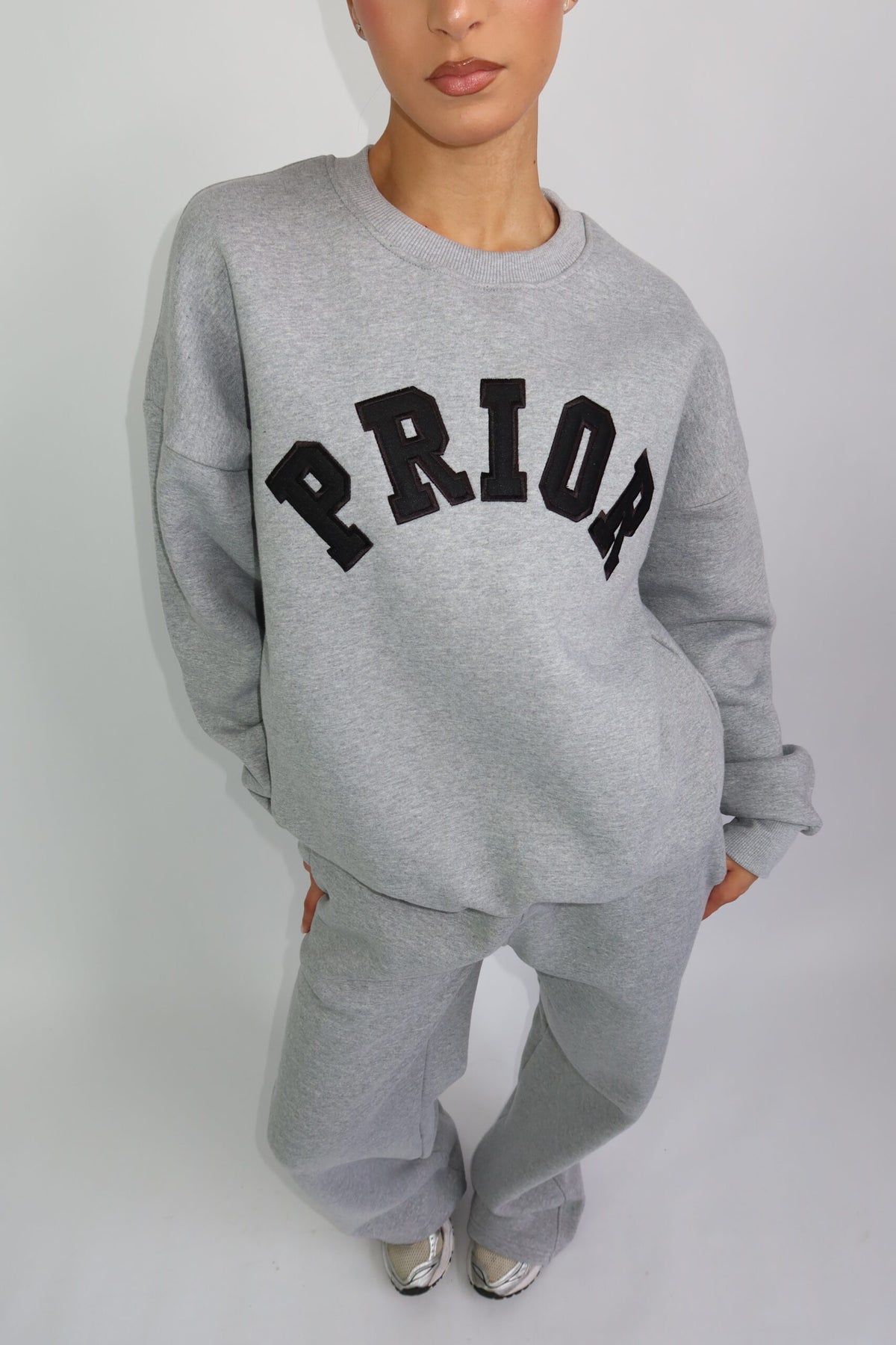 PRIOR OVERSIZED SWEATER TRACKSUIT – GRIJS