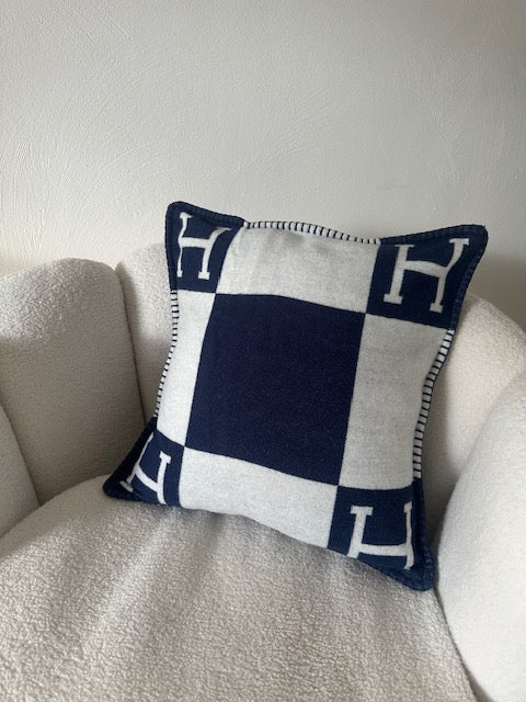 Klassisches H-Kissen 45 x 45 dunkelblau