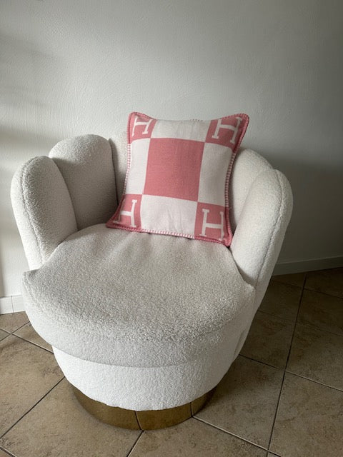 Klassiek H kussen 45 bij 45 licht roze