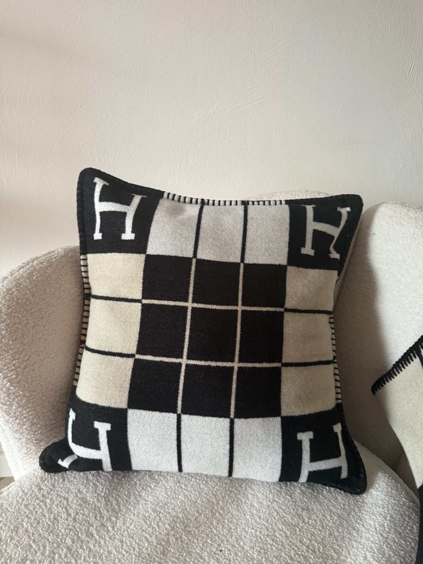 Kussen zwart wit beige