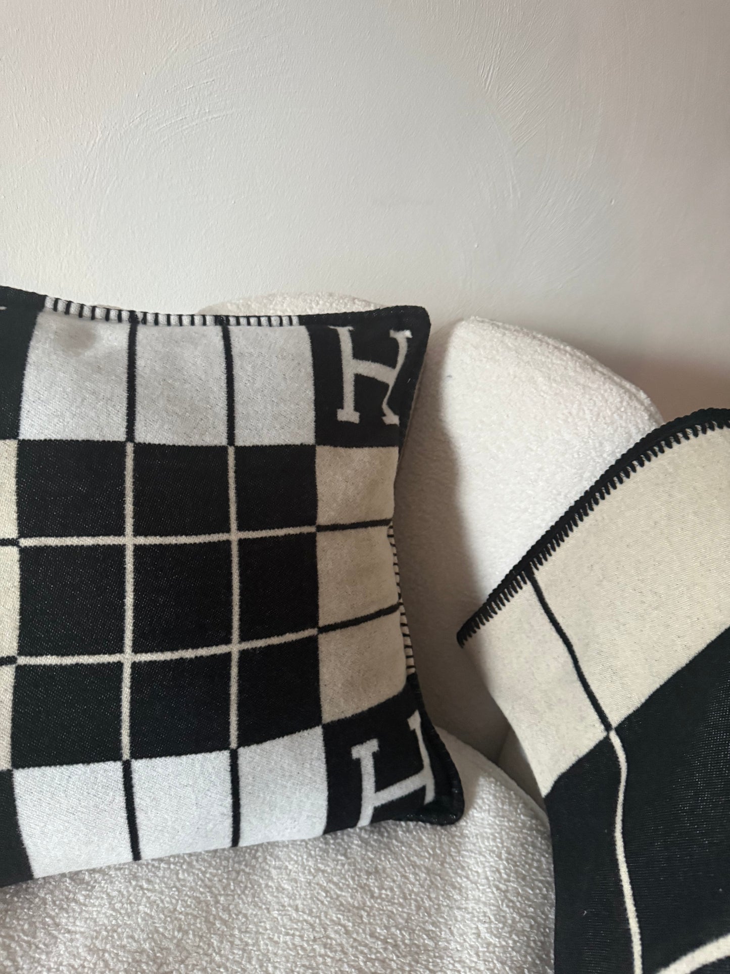 Kussen zwart wit beige