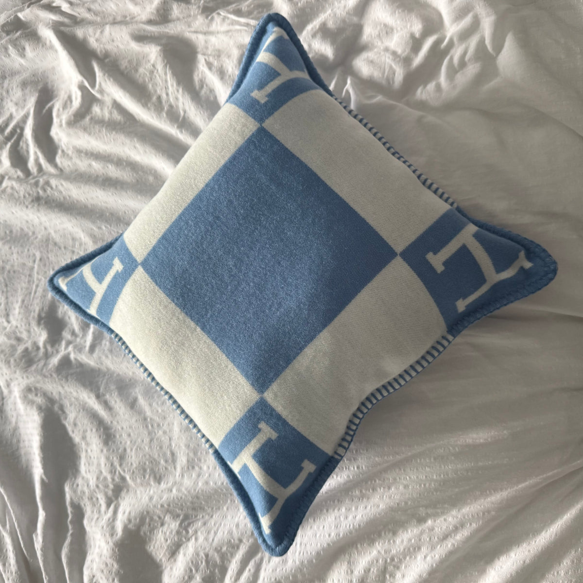 H kussen blauw