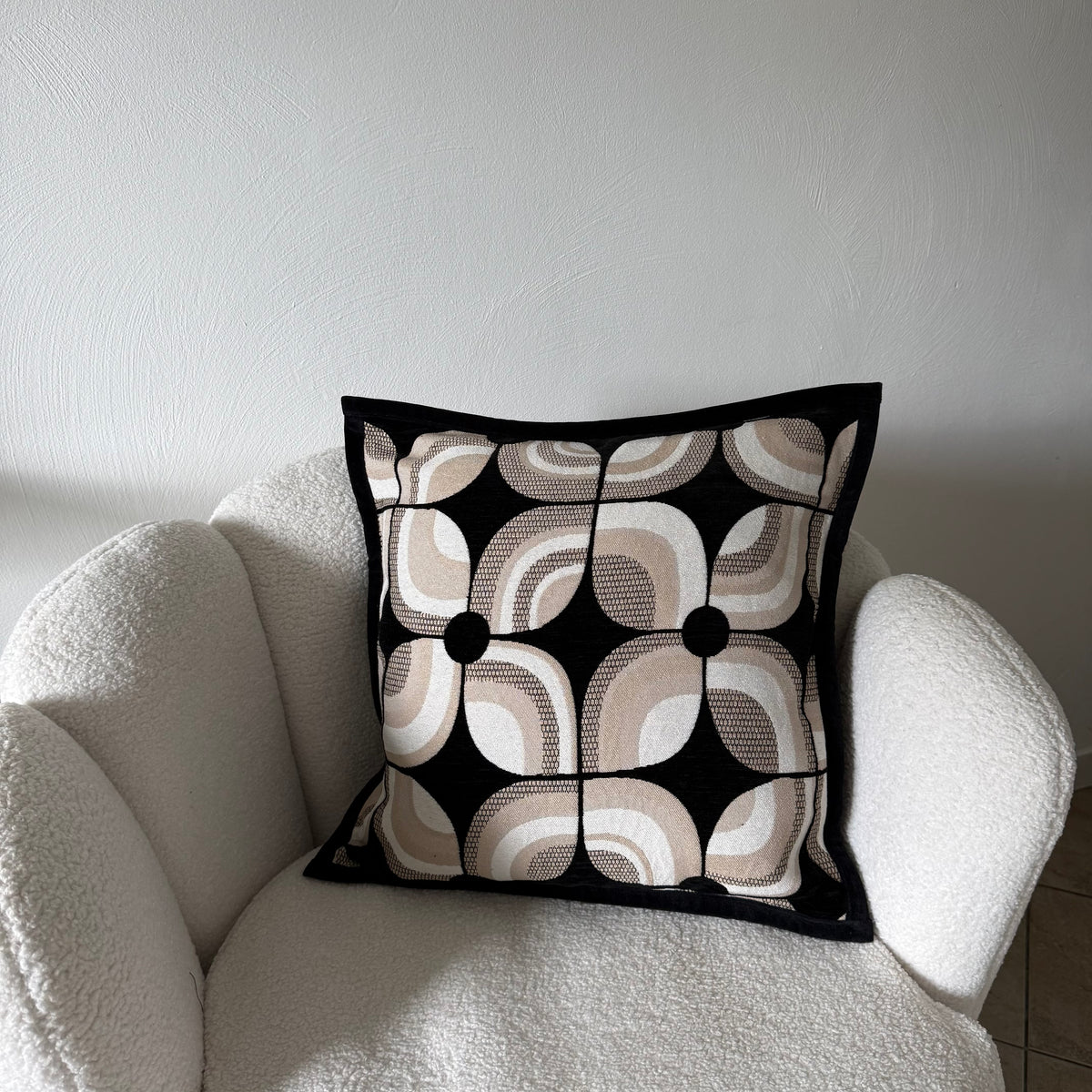 Beige en zwart luxe kussen