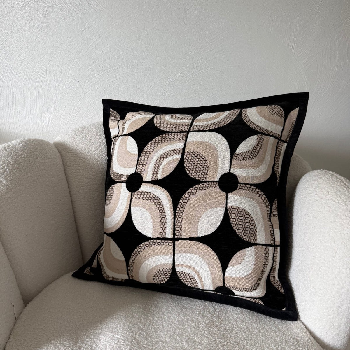 Beige en zwart luxe kussen