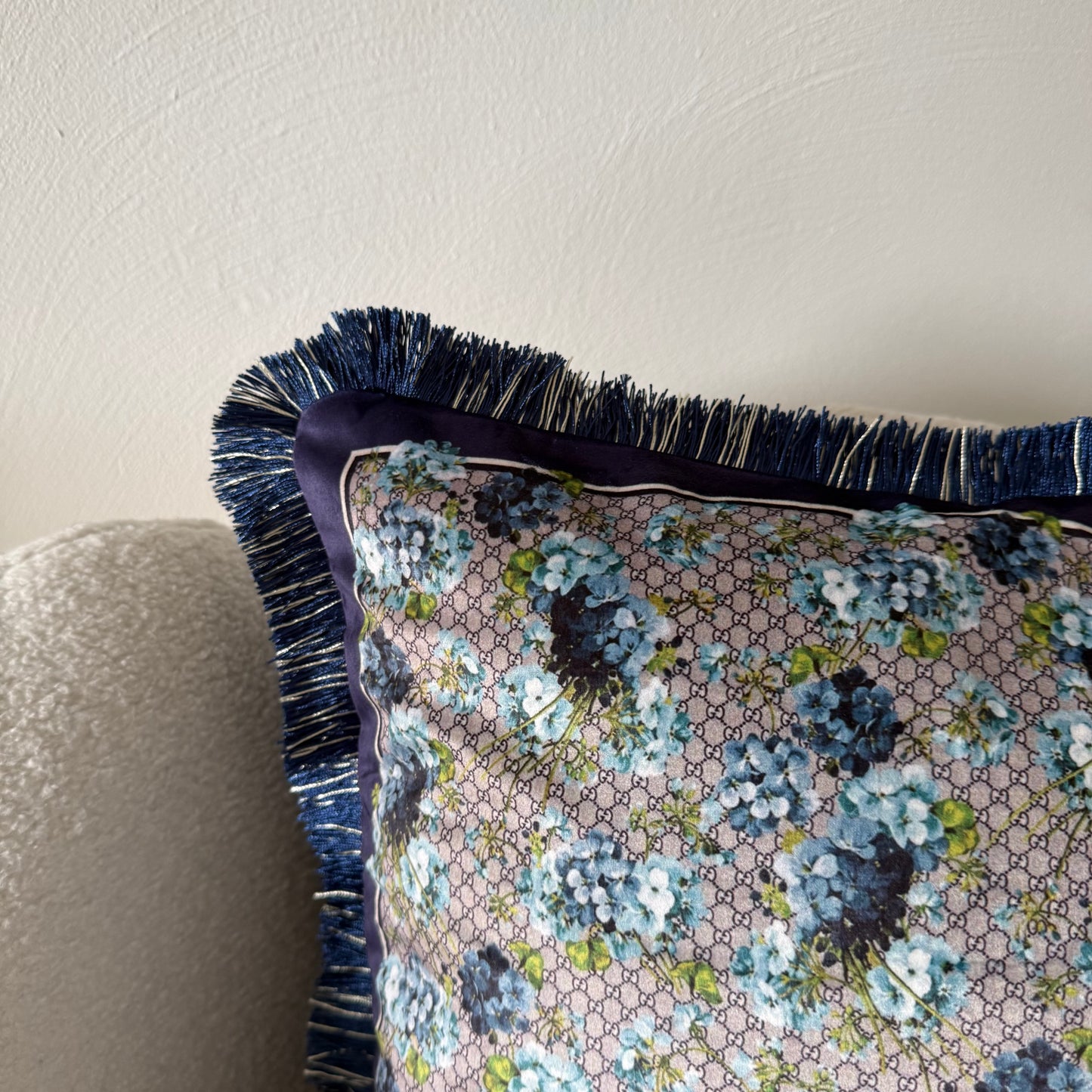Iconische kussen 45 bij 45 blauw