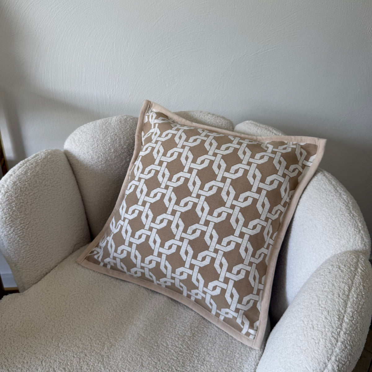 kussen luxe patroon beige/wit
