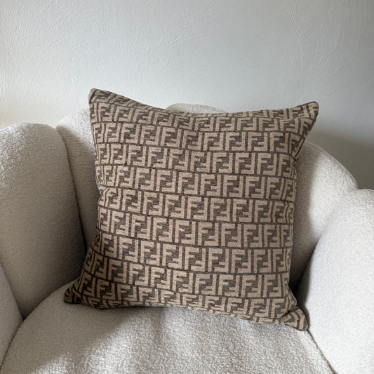 Bruin beige kussen 50 bij 50