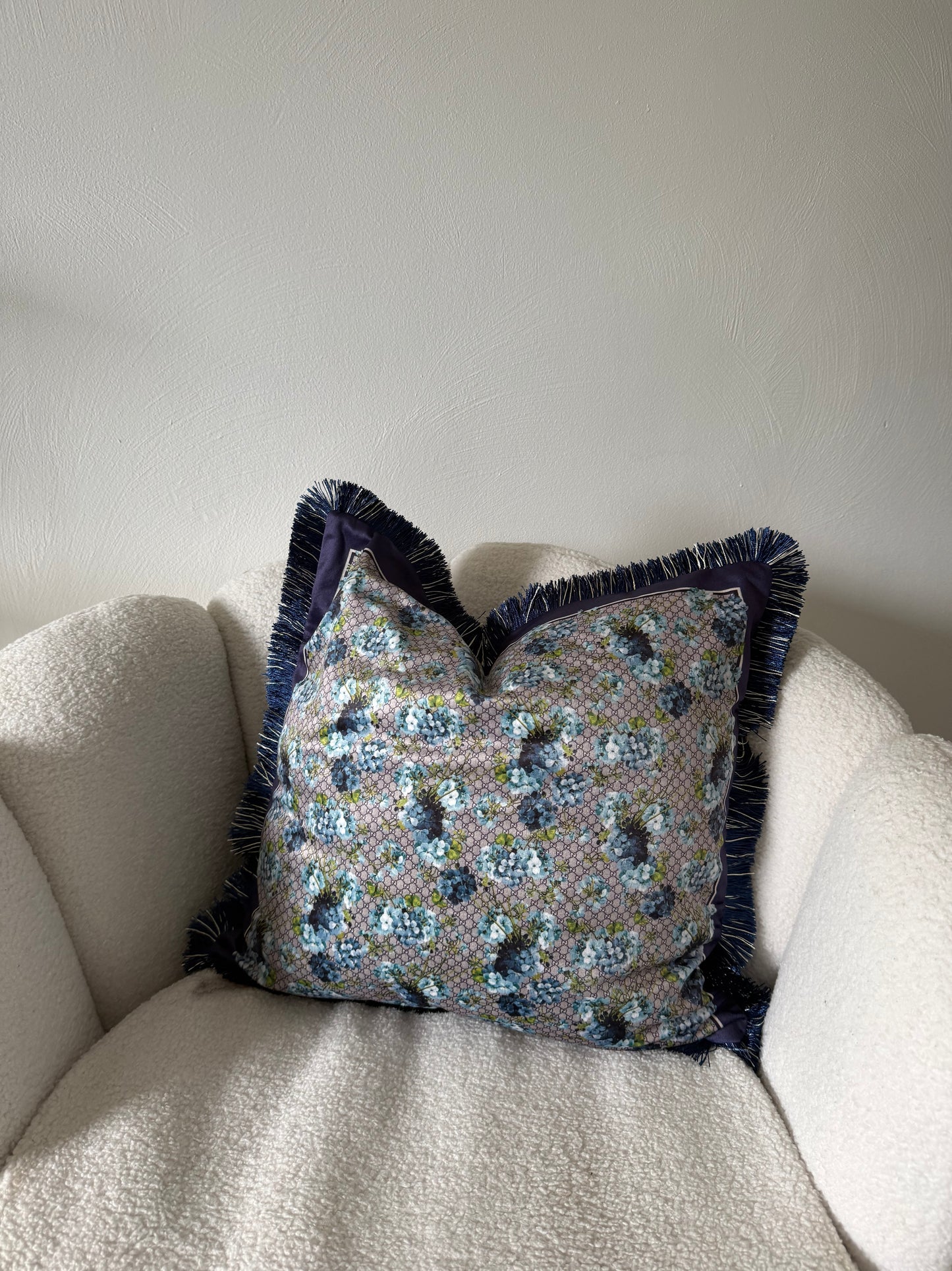 Iconische kussen 45 bij 45 blauw
