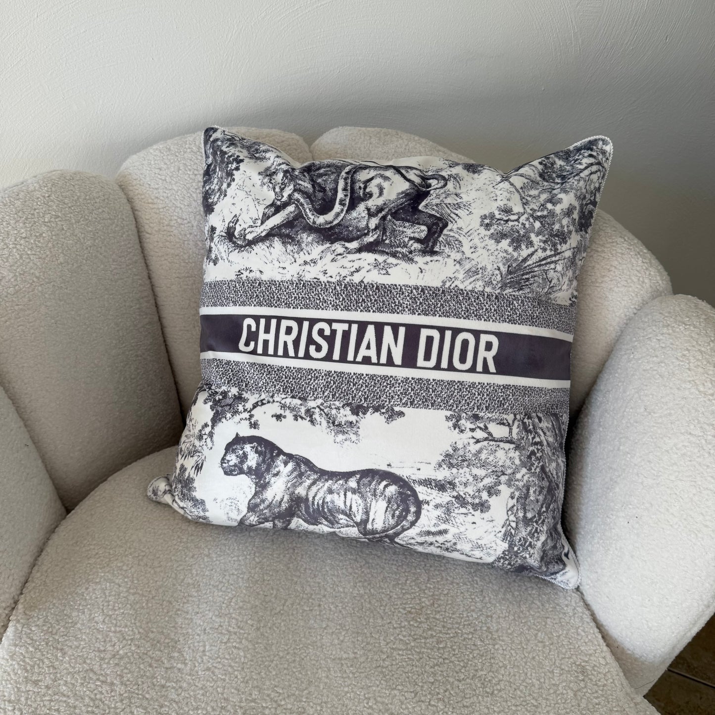 Classic D cushion gray 45 by 45
