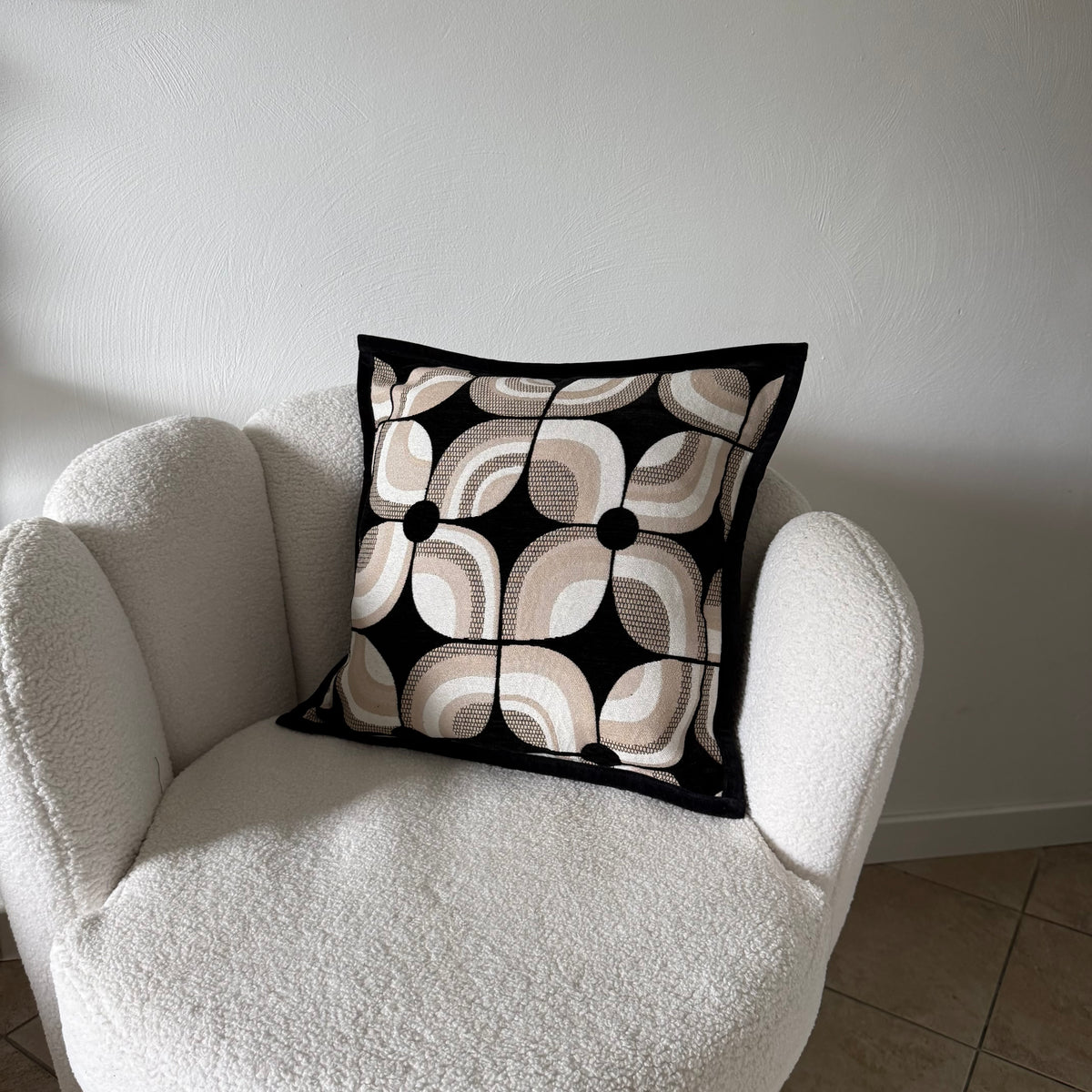 Beige en zwart luxe kussen