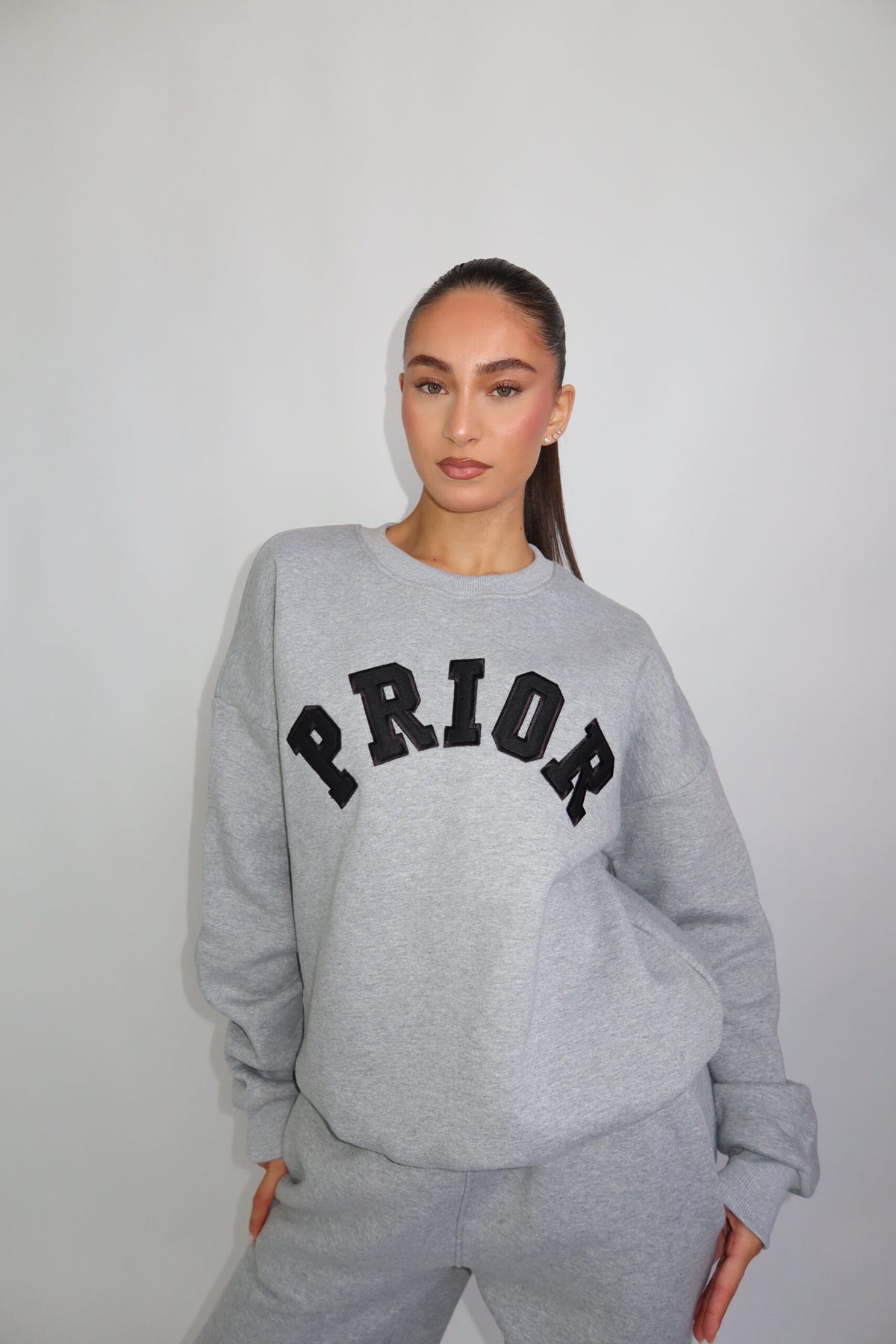 PRIOR OVERSIZED SWEATER TRACKSUIT – GRIJS